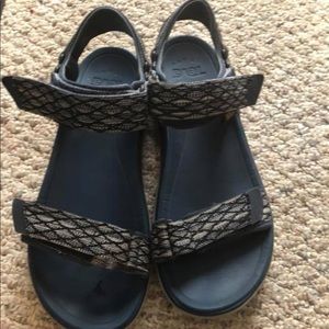 Men’s Tevas